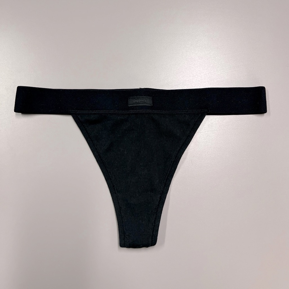 Skims Cotton Rib Thong Black Size XL